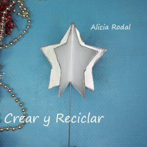 Sé que a lo mejor es pronto para pensar en Navidad, pero no si queremos empezar a crear nuestra propia decoración navideña para decorar el arbolito. Es por eso que te comparto este tutorial para que puedas elegir 10 formas y diseños completamente diferentes para hacer estrellas, desde un nivel fácil para principiantes hasta un nivel avanzado de dificultad.