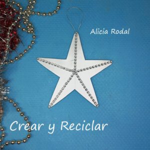 Sé que a lo mejor es pronto para pensar en Navidad, pero no si queremos empezar a crear nuestra propia decoración navideña para decorar el arbolito. Es por eso que te comparto este tutorial para que puedas elegir 10 formas y diseños completamente diferentes para hacer estrellas, desde un nivel fácil para principiantes hasta un nivel avanzado de dificultad.