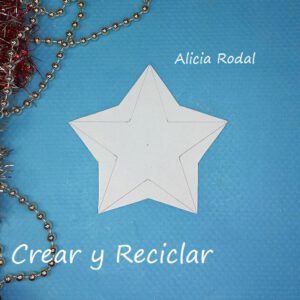 Sé que a lo mejor es pronto para pensar en Navidad, pero no si queremos empezar a crear nuestra propia decoración navideña para decorar el arbolito. Es por eso que te comparto este tutorial para que puedas elegir 10 formas y diseños completamente diferentes para hacer estrellas, desde un nivel fácil para principiantes hasta un nivel avanzado de dificultad.