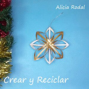 Si estás buscando ideas de manualidades para decorar el árbol de Navidad, fácil, rápido, económico, y al mismo tiempo espectacular, mira estas 5 ideas que les comparto en este tutorial, son fácil de hacer y tan sólo necesitas los tubos o rollos de cartón del papel higiénico.