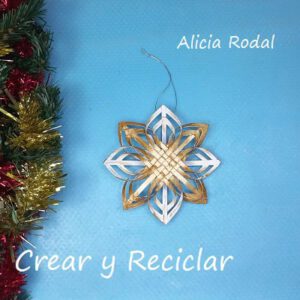 Si estás buscando ideas de manualidades para decorar el árbol de Navidad, fácil, rápido, económico, y al mismo tiempo espectacular, mira estas 5 ideas que les comparto en este tutorial, son fácil de hacer y tan sólo necesitas los tubos o rollos de cartón del papel higiénico.