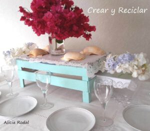 Si necesitas organizar el espacio en tu casa o trabajo o decorar algún evento especial, en esta publicación encontrarás un gran recopilatorio con más de 25 ideas útiles y creativas hechas con cajas de frutas o huacales de plástico y madera.