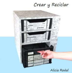 Si necesitas organizar el espacio en tu casa o trabajo o decorar algún evento especial, en esta publicación encontrarás un gran recopilatorio con más de 25 ideas útiles y creativas hechas con cajas de frutas o huacales de plástico y madera.