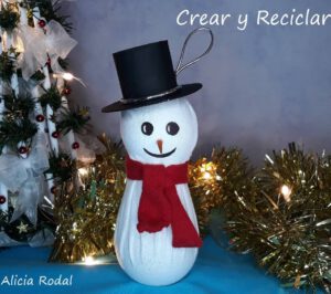 Mira estas más de 60 ideas de último minuto que puedes hacer con 5 materiales muy económicos, con los que podemos hacer adornos navideños para decorar el pino de Navidad de nuestra casa, para vender o regalar, y con materiales reciclados.