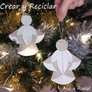 Mira estas más de 60 ideas de último minuto que puedes hacer con 5 materiales muy económicos, con los que podemos hacer adornos navideños para decorar el pino de Navidad de nuestra casa, para vender o regalar, y con materiales reciclados.