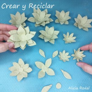 Para darle la bienvenida a la primavera podemos hacer algunas decoraciones sencillas en nuestra casa, para darle un toque especial, sobre todo a partir de los meses de marzo y abril. En este tutorial te muestro cómo hacer una corona de flores para celebrar la Pascua y la llegada de la primavera.