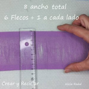 cómo hacer flores de tela con esos retazos o trozos de telas que te sobran y no sabes qué hacer con ellos. También lo podemos hacer con ropa usada para reutilizar cualquier tipo de tejido. Además, son súper fáciles y rápidas de hacer, así aprovechamos la ropa para darle una segunda vida. Descubre cómo convertir retazos en hermosas flores de telas.