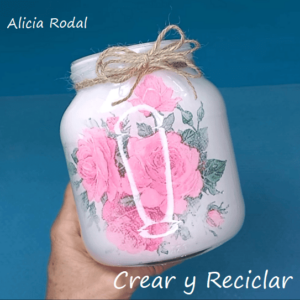 La técnica Decoupage es sencillamente espectacular para decorar todo tipo de materiales y combinar con diferentes técnicas. En este tutorial les comparto 7 Ideas de manualidades que puedes hacer para vender con la misma servilleta de papel decorada y materiales como el papel, cartón, vidrio, plástico y madera. Para estas ideas voy a utilizar estas servilletas de papel blancas, con un hermoso y delicado estampado de rosas rosa.