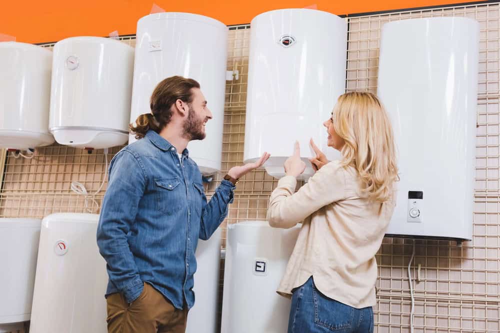 Las termas, termos o calentadores de agua eléctricos son electrodomésticos, pequeños o grandes según su tamaño y capacidad, imprescindibles en la mayoría de los hogares. En la actualidad existen tantos tipos, modelos y tamaños, que puede resultar abrumador saber por cuál decidirnos. Esta es una decisión importante porque lo usaremos varias veces al día en nuestra casa por muchos años.