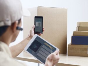 El impacto de la digitalización en los procesos de envío y entrega. En la actualidad, la transformación digital ha revolucionado la forma en la que las empresas operan y ofrecen sus servicios, y las empresas de mensajería se suman a la era digital.