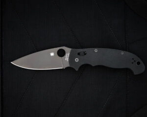 Descubre por qué los cuchillos Spyderco son ideales para tu kit EDC. Calidad, diseño innovador y materiales resistentes para una herramienta confiable que siempre puedes llevar contigo.