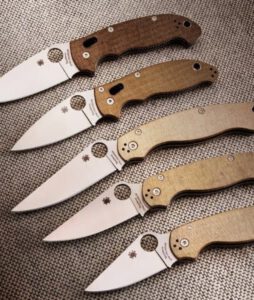 Descubre por qué los cuchillos Spyderco son ideales para tu kit EDC. Calidad, diseño innovador y materiales resistentes para una herramienta confiable que siempre puedes llevar contigo.