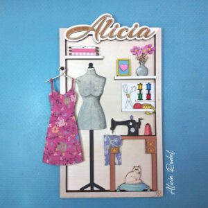 Un regalo personalizado como éste, no es solo un simple obsequio, es una obra de arte dedicada, es una invitación a soñar, crear, recordar y atesorar momentos de dedicación y arte, para esa persona especial.