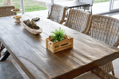 La decoración del hogar vive un momento en el que el reciclaje creativo gana terreno por aportar personalidad, ahorro y sostenibilidad. Convertir objetos destinados a la basura en piezas útiles no solo reduce residuos, también activa la imaginación y permite ajustar medidas, alturas y acabados a cada espacio.