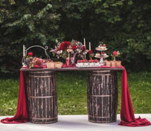 La decoración del hogar vive un momento en el que el reciclaje creativo gana terreno por aportar personalidad, ahorro y sostenibilidad. Convertir objetos destinados a la basura en piezas útiles no solo reduce residuos, también activa la imaginación y permite ajustar medidas, alturas y acabados a cada espacio.
