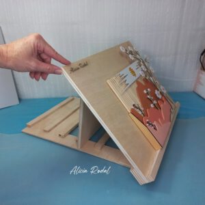 En este tutorial te muestro paso a paso de cómo crear un caballete práctico, portátil y personalizado, para los amantes del arte y las manualidades.