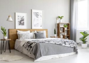 Los muebles de madera aportan calidez, elegancia y personalidad a cualquier espacio del hogar, ya sea en el salón, la cocina o incluso en dormitorios y despachos. Su belleza natural y su durabilidad los convierten en una opción preferida para quienes buscan un ambiente acogedor y atemporal. Sin embargo, para mantener esa apariencia como el primer día, es esencial realizar un mantenimiento adecuado y prestar atención a las necesidades específicas de la madera.