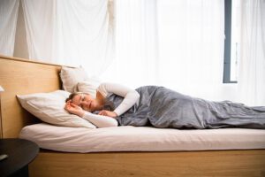 Diseñar el santuario perfecto en el hogar se ha convertido en la máxima prioridad de diseño interior, empezando por la elección del tipo de colchón, los materiales de los muebles y los textiles, para quienes buscan espacios que promuevan la desconexión tecnológica y el bienestar mental.